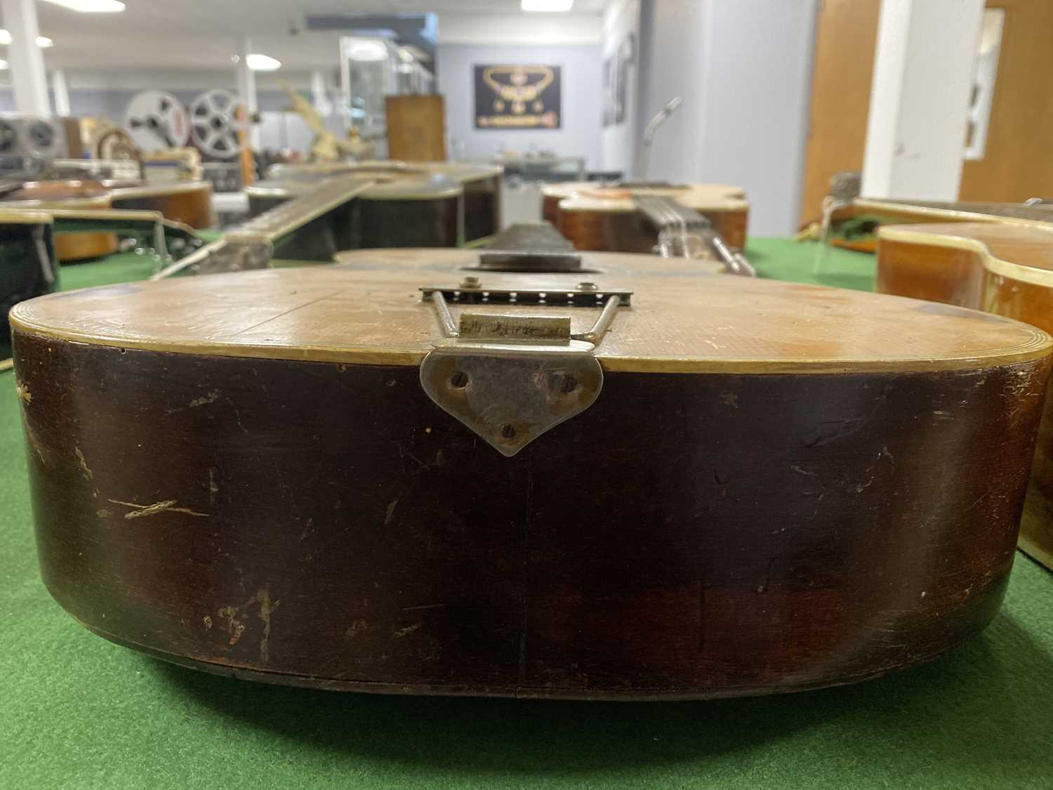A gypsy-style parlour guitar - Bild 6 aus 10
