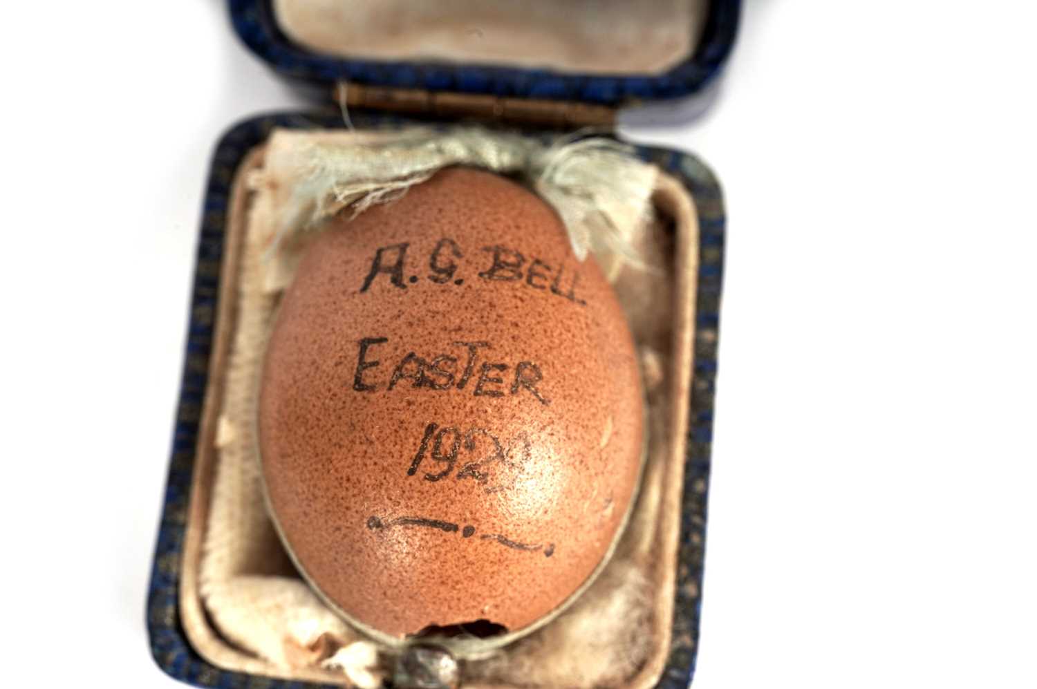An early 20th Century bantam hen Easter egg; and a white metal chick - Image 2 of 8