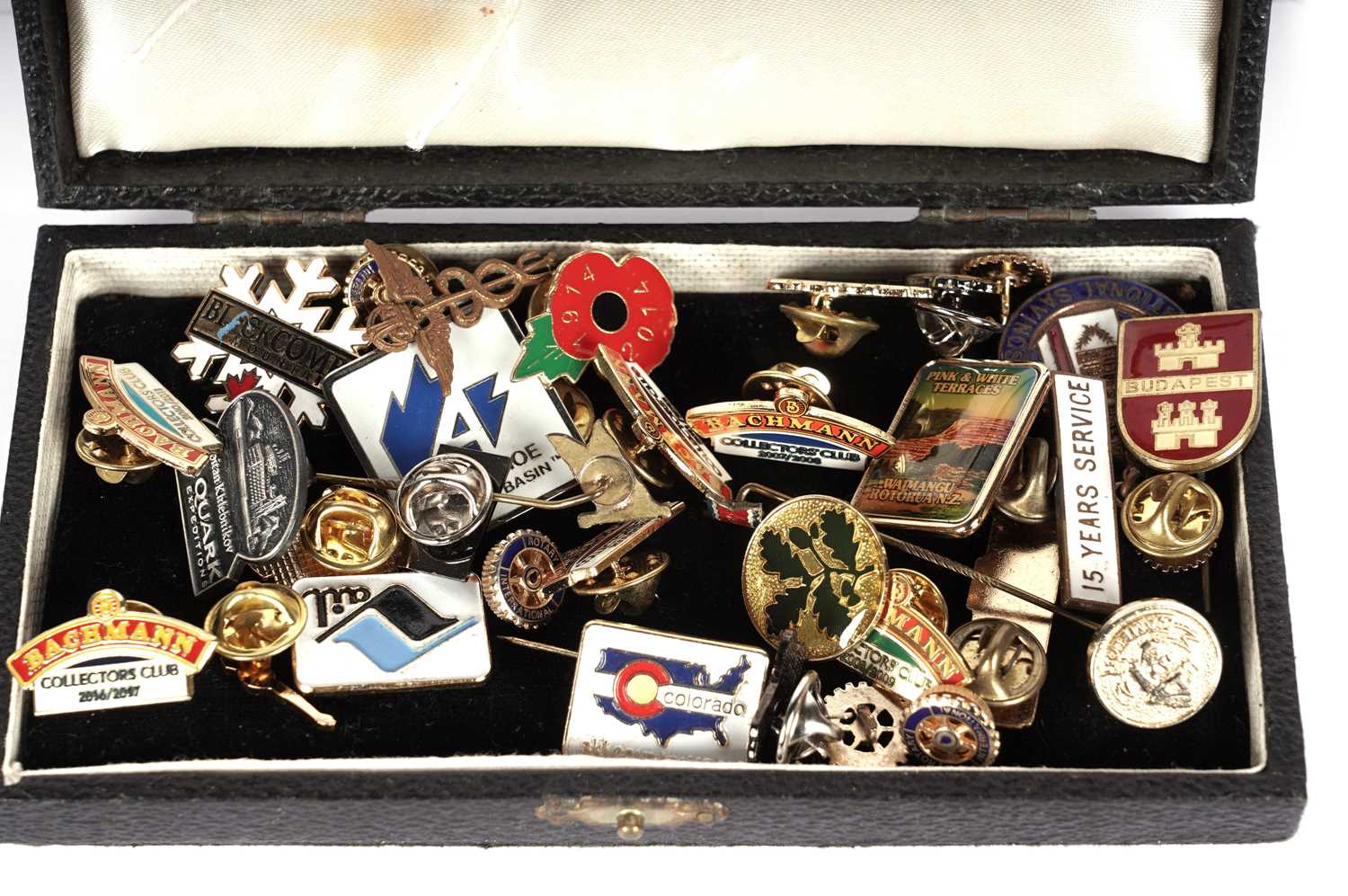 A collection of enamel and other badges - Image 3 of 4