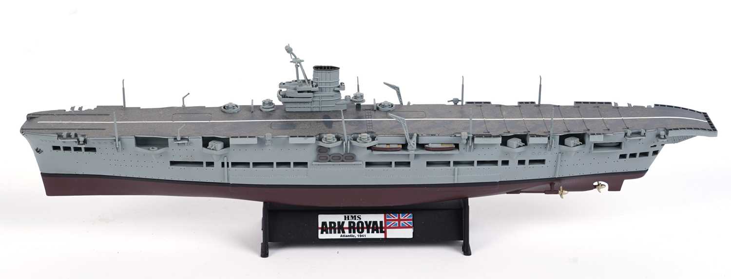 A collection of military themed scale models - Image 2 of 9