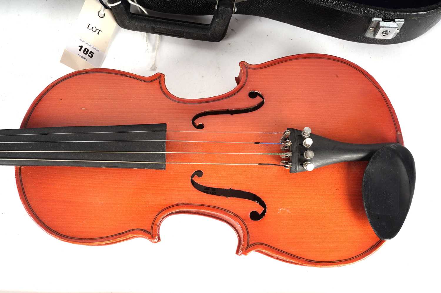 A children's violin and bow - Image 2 of 6