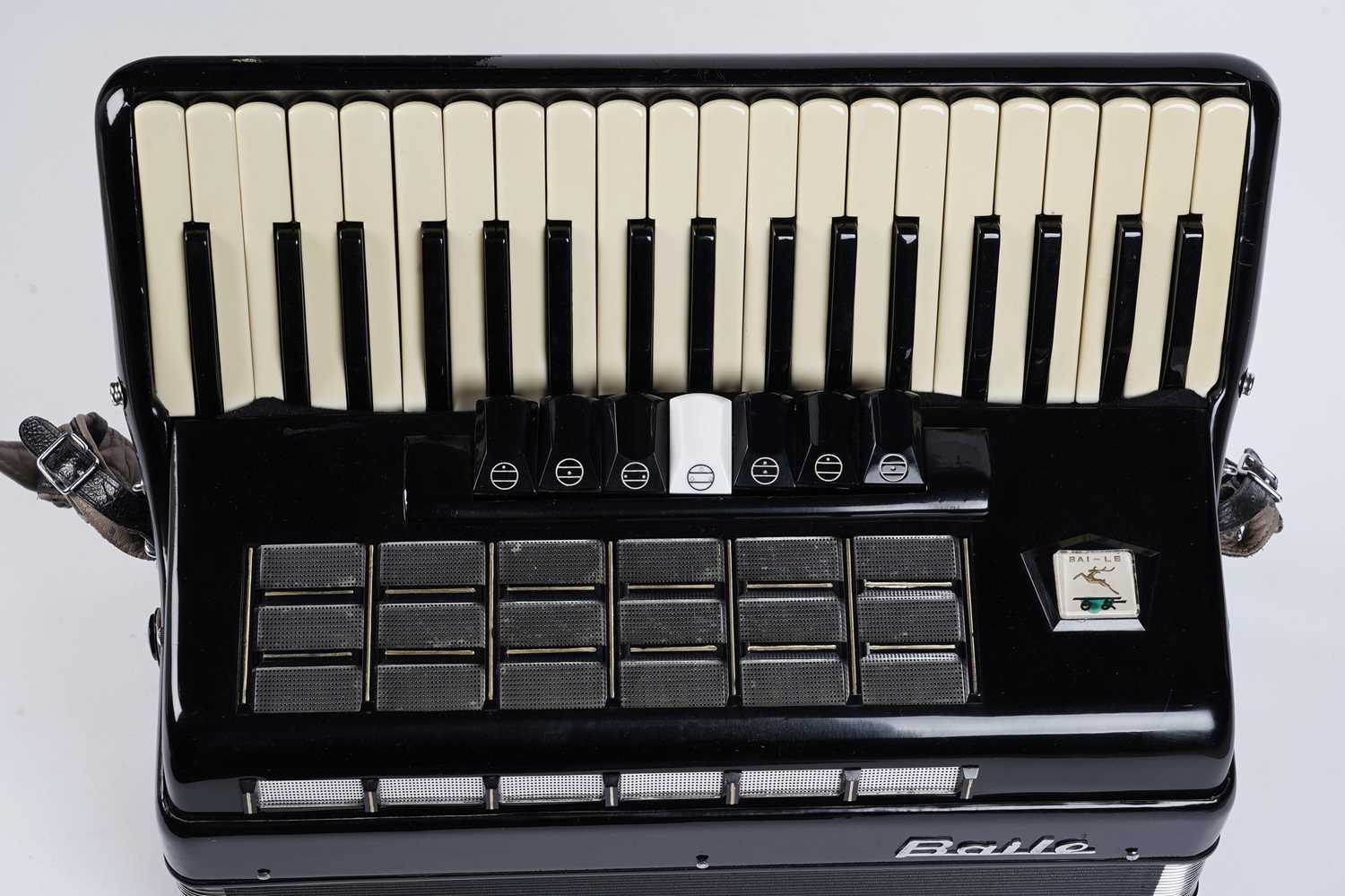 A Baile 96 bass, 37 key piano accordion - Bild 2 aus 7