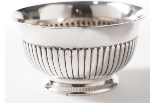 An Edwardian silver rosebowl; and a Victorian silver bowl - Image 3 of 7