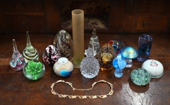 Eleven various glass paperweights etc (box)