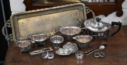 A pair of Edwardian pierced silver small bonbon dishes, Levi & Salaman, Birmingham 1901, five silver