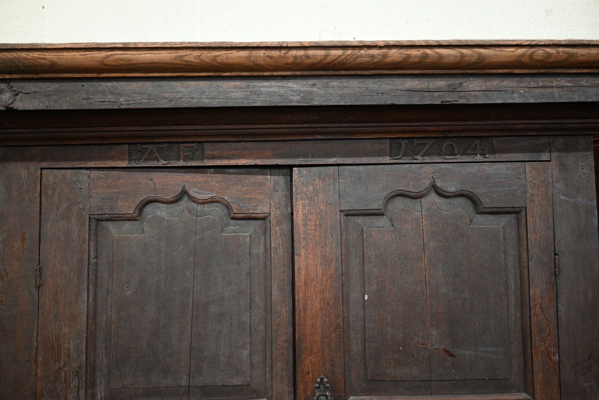 An 18th century and later oak livery cupboard with panelled doors on base with two drawers below - Image 3 of 6