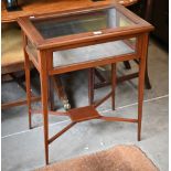 Edwardian walnut crossbanded glazed vitrine display table with hinged top, square tapering