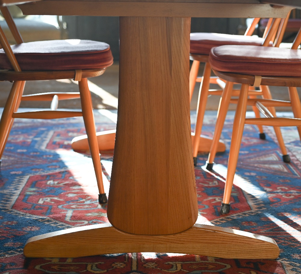 A modern Ercol Grand Windsor ash extending dining table with three optional central leaves (model - Image 7 of 10