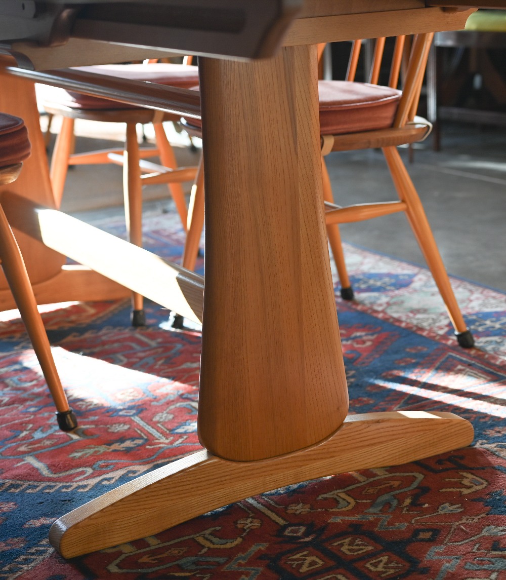 A modern Ercol Grand Windsor ash extending dining table with three optional central leaves (model - Image 6 of 10