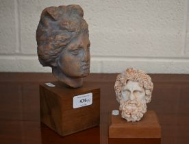 Two reproduction antiquity heads of a Roman lady 14 cm and a bearded man, 8cm, on wooden plinths (2)