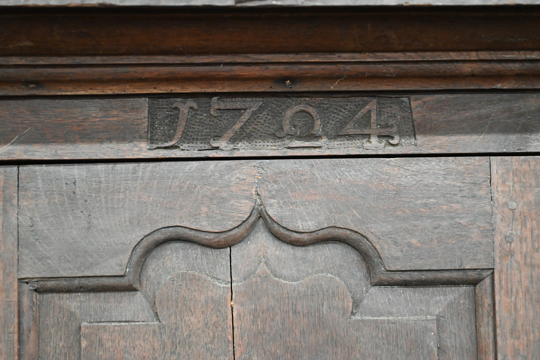 An 18th century and later oak livery cupboard with panelled doors on base with two drawers below - Image 4 of 6