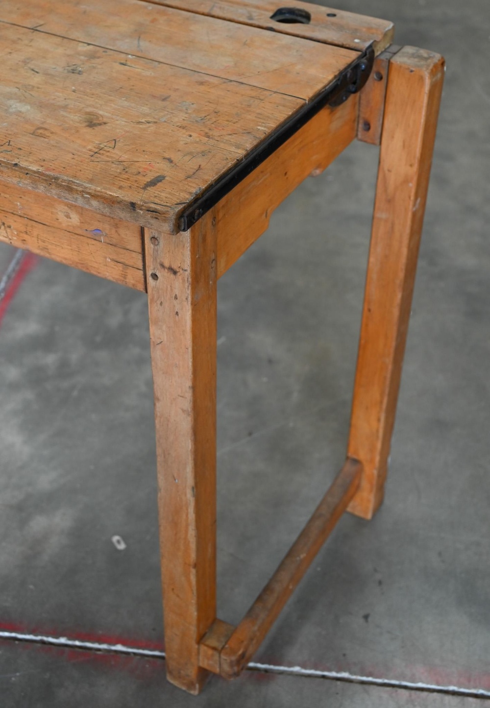 A vintage beech double school desk with twin-hinged panelled top, 108 cm wide x 40 cm deep x 66 cm - Image 3 of 4