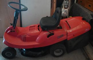 A used Castel 6,5/63 ride-on tractor mower, Briggs & Stratton petrol engine c/w detachable grass