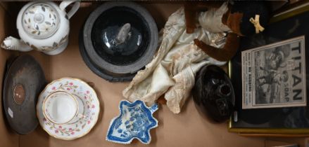 An early 19th century pearlware leaf pickle-dish printed with the Willow pattern, to/w a Victorian