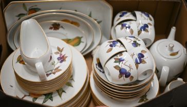 A quantity of Royal Worcester 'Evesham' dinner/tea ware (box)