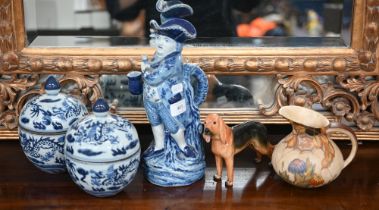 A pair of Chinese blue and white porcelain ovoid jars and covers, painted with dragons 16.5 cm