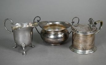 A Victorian silver drum mustard with clear glass liner, Robert Hennell III, London 1861, to/w a