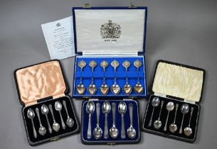 A cased set of heavy quality 1972 Royal Silver Wedding silver commemorative teaspoons, Ernest Pobjoy