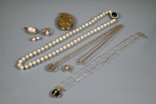 A collection of jewellery items including 9ct yellow gold oval locket; row of uniform cultured