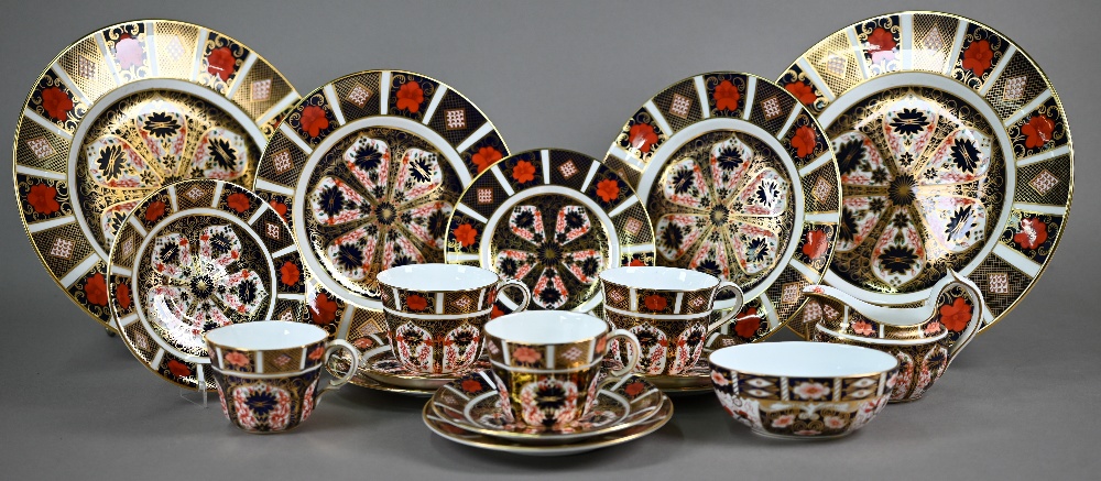 Four Royal Crown Derby Old Imari tea cups and saucers 1991, four 16 cm tea plates (undated), two - Image 3 of 6