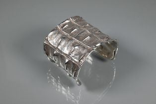 Patrick Mavros - A silver 'Croc Hornback' cuff, size small (approx 5.5cm diam on largest edge),