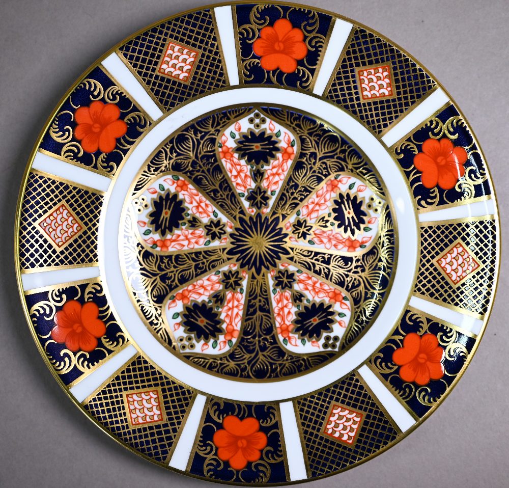 Four Royal Crown Derby Old Imari tea cups and saucers 1991, four 16 cm tea plates (undated), two - Image 4 of 6