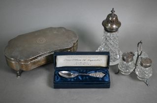 A silver trinket box with engine-turned decoration and hoof feet, Goldsmiths & Silversmiths Co.Ltd.,