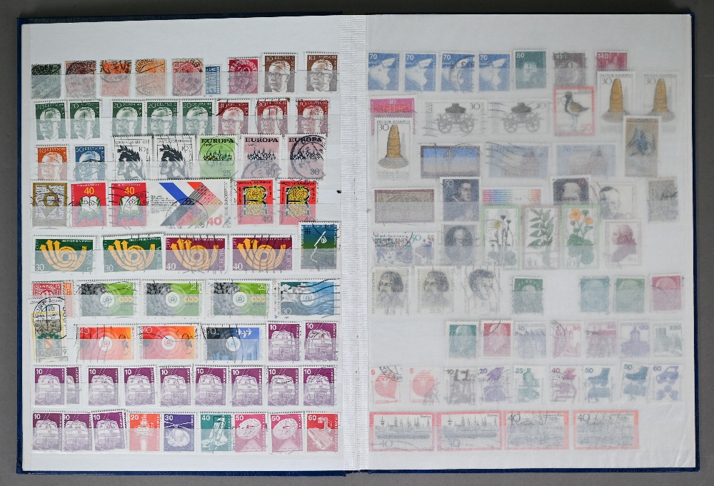 Postage stamps: an album of commemorative stamps - The Commonwealth Collection - in slip-case, to/ - Image 4 of 7