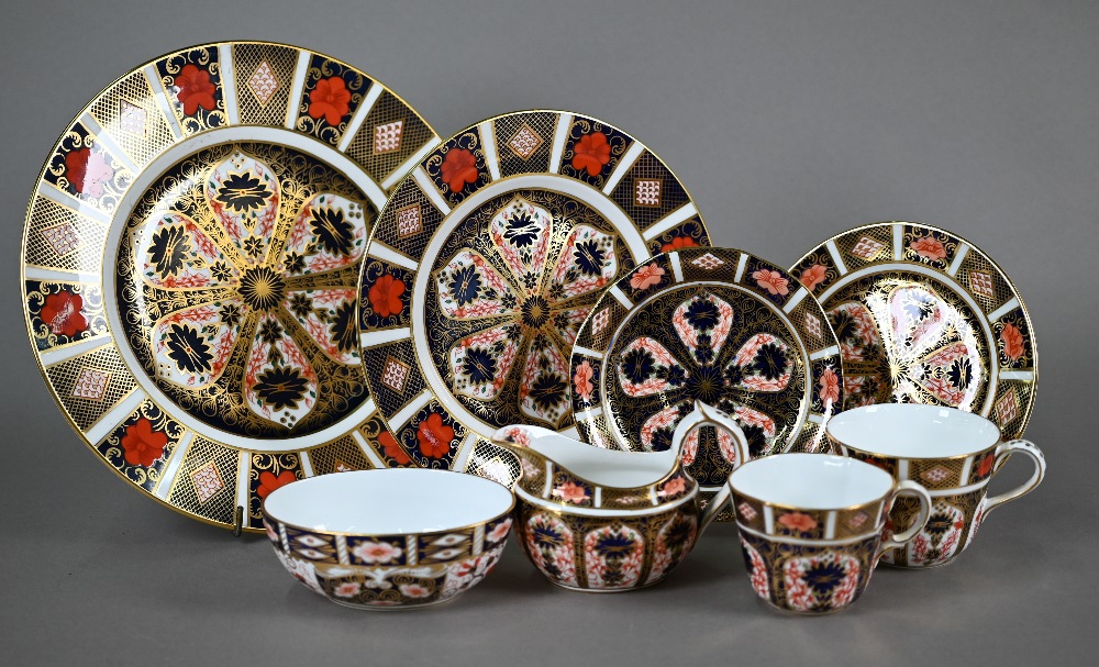 Four Royal Crown Derby Old Imari tea cups and saucers 1991, four 16 cm tea plates (undated), two - Image 6 of 6