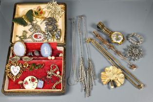 A collection of costume jewellery including brooches, gilt metal bracelet, necklace, and Avia