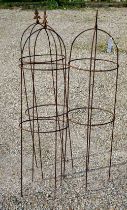 A trio of weathered steel arrow-head garden obelisks, approx. 120 cm x 33 cm