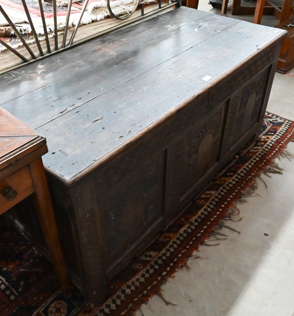 A large 18th century carved oak coffer/blanket chest (a/f), 132 cm wide x 60 cm deep x 62 cm high - Image 3 of 6