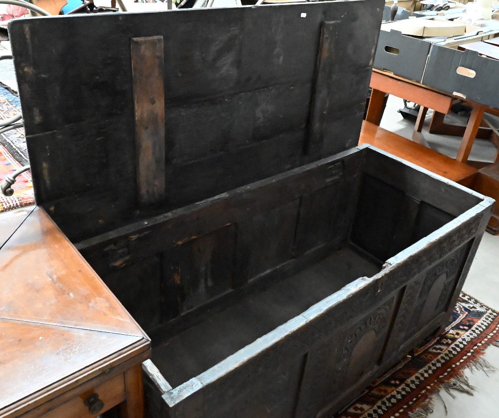A large 18th century carved oak coffer/blanket chest (a/f), 132 cm wide x 60 cm deep x 62 cm high - Image 4 of 6