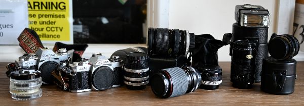 Two Canon 35 mm SLR camera bodies - AL-1/AV-1 to/w Canon FD 50mm 1:1,8 lens and FD 135mm 1:3.