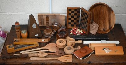 Various carved wood items, including chess set, candlesticks, nutcrackers and bowl, etc (box)