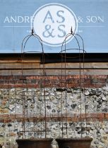 A pair of weathered steel arrow-head garden obelisks, approx. 220 cm x 40 cm