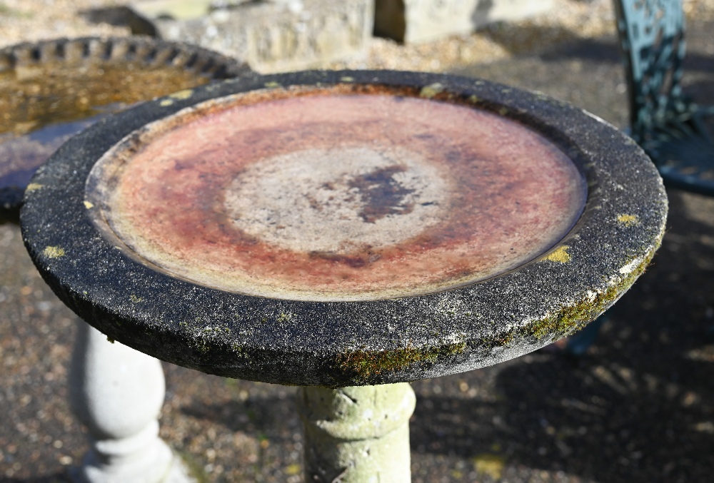A weathered cast stone column birdbath - Bild 2 aus 2