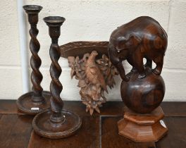 A Black Forest wall bracket carved with a bird, 18.5 cm, to/w a pair of oak twist candlesticks and