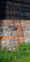 A pair of weathered steel arrow-head garden obelisks, approx. 210 cm x 38 cm