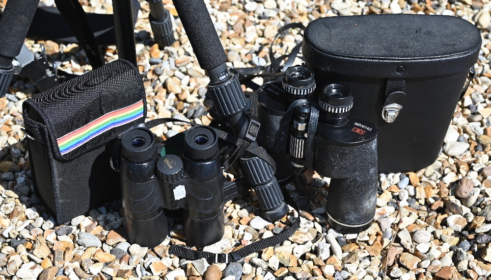 A cased pair of Chinon 10 x 50 binoculars and a pair of Viking (Japan) binoculars, to/w two camera - Image 3 of 3