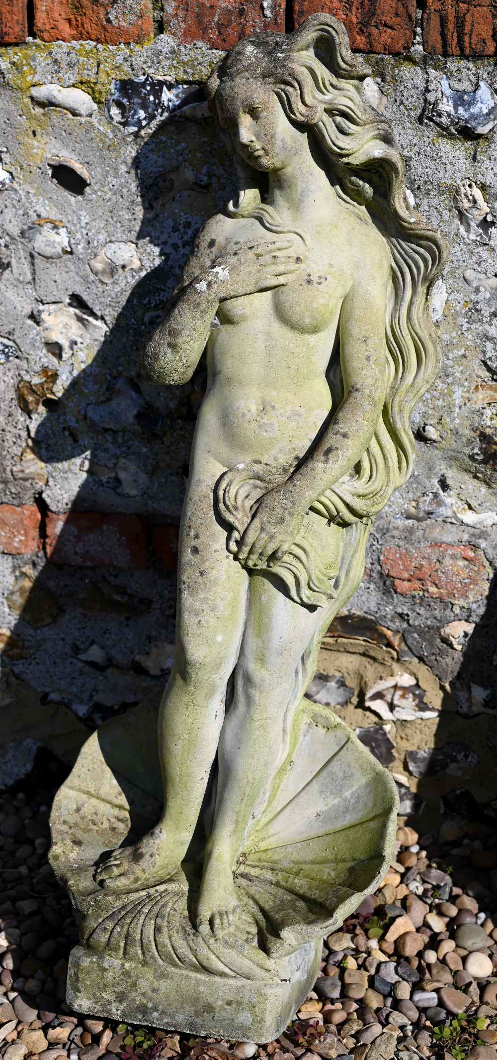 A cast stone garden sculpture of Venus, 85 cm h - Image 2 of 2