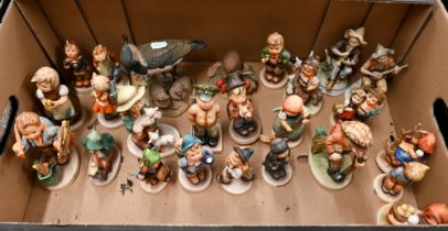 Twenty-one Goebels Hummel figures of children and other ornaments (box)