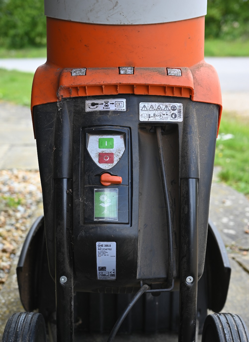 A Stihl GHE355 large 240v garden shredder wood chipper c/with safety helmet, goggles, ear - Image 5 of 5