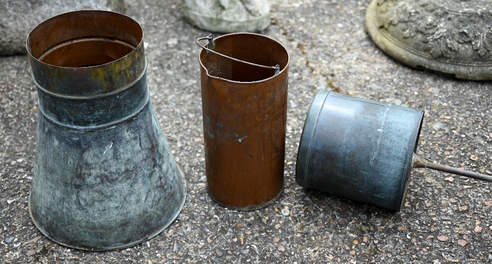 Negretti & Zambra, an Edwardian period patinated copper Snowdon pattern rain gauge, 60 cm h - Image 2 of 2