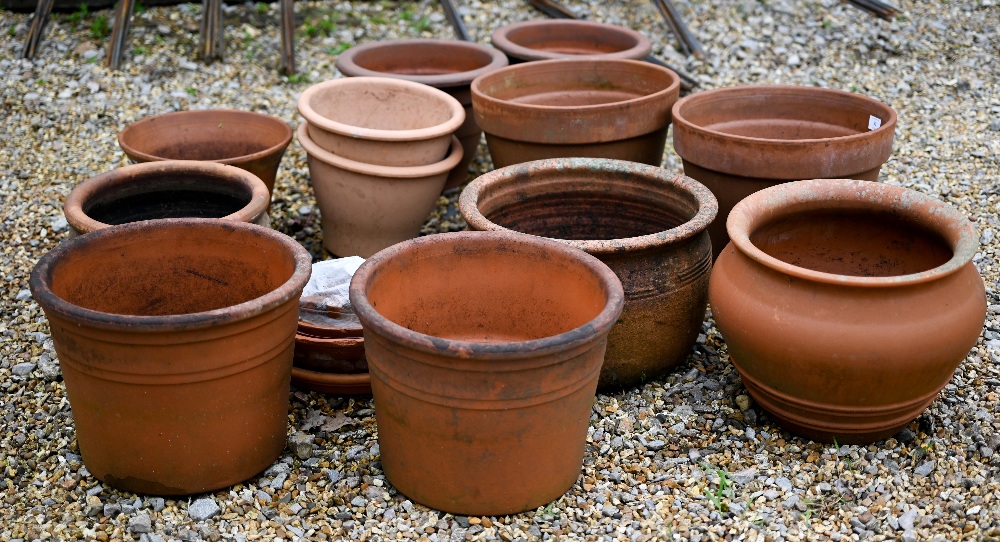 Four various pairs of terracotta planters to/with four other differing planters and four drip - Image 2 of 3