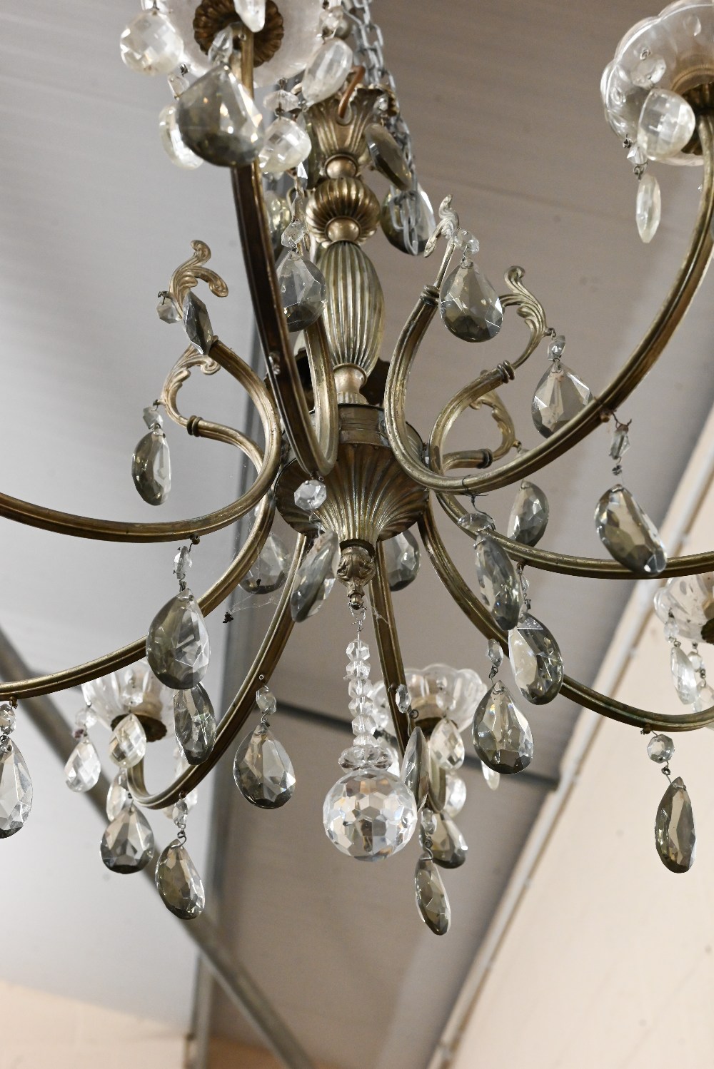 An eight-branch electrolier chandelier with faceted glass drops - Image 4 of 4