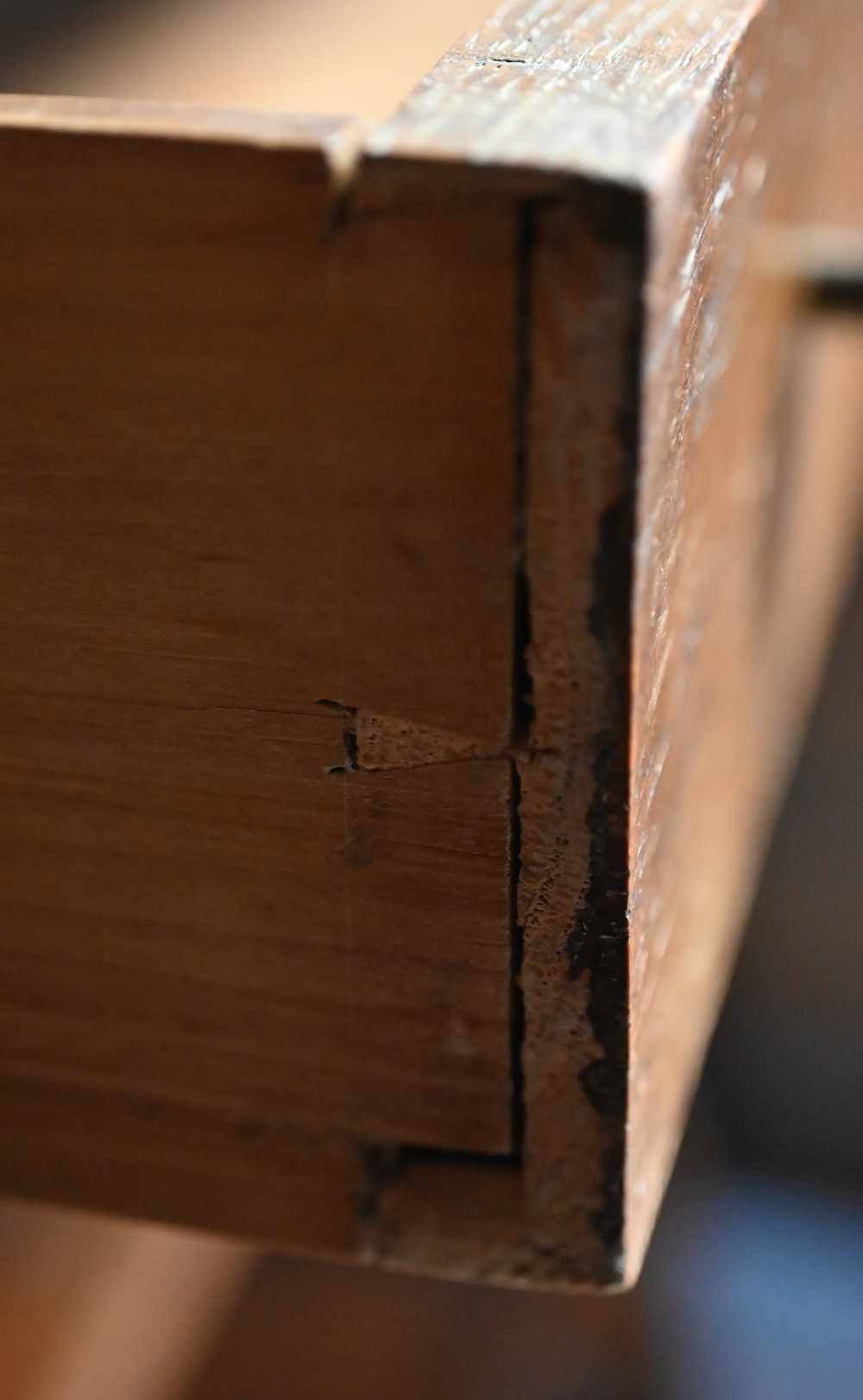 An early 20th century oak shallow bureau, 80 x 24 x 104 cm h - Image 4 of 4