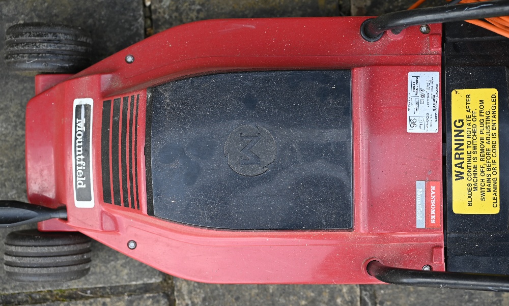 A Mountfield Ransomes 240v electric lawn mower c/with clippings bag - Image 2 of 4