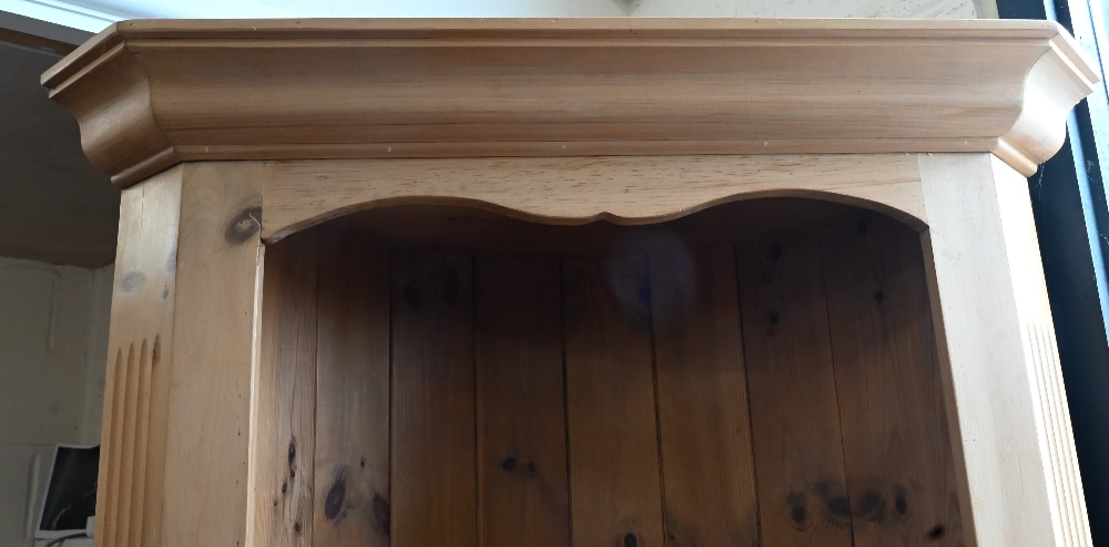 A waxed pine corner cabinet with open shelves above two panelled doors - Image 3 of 3