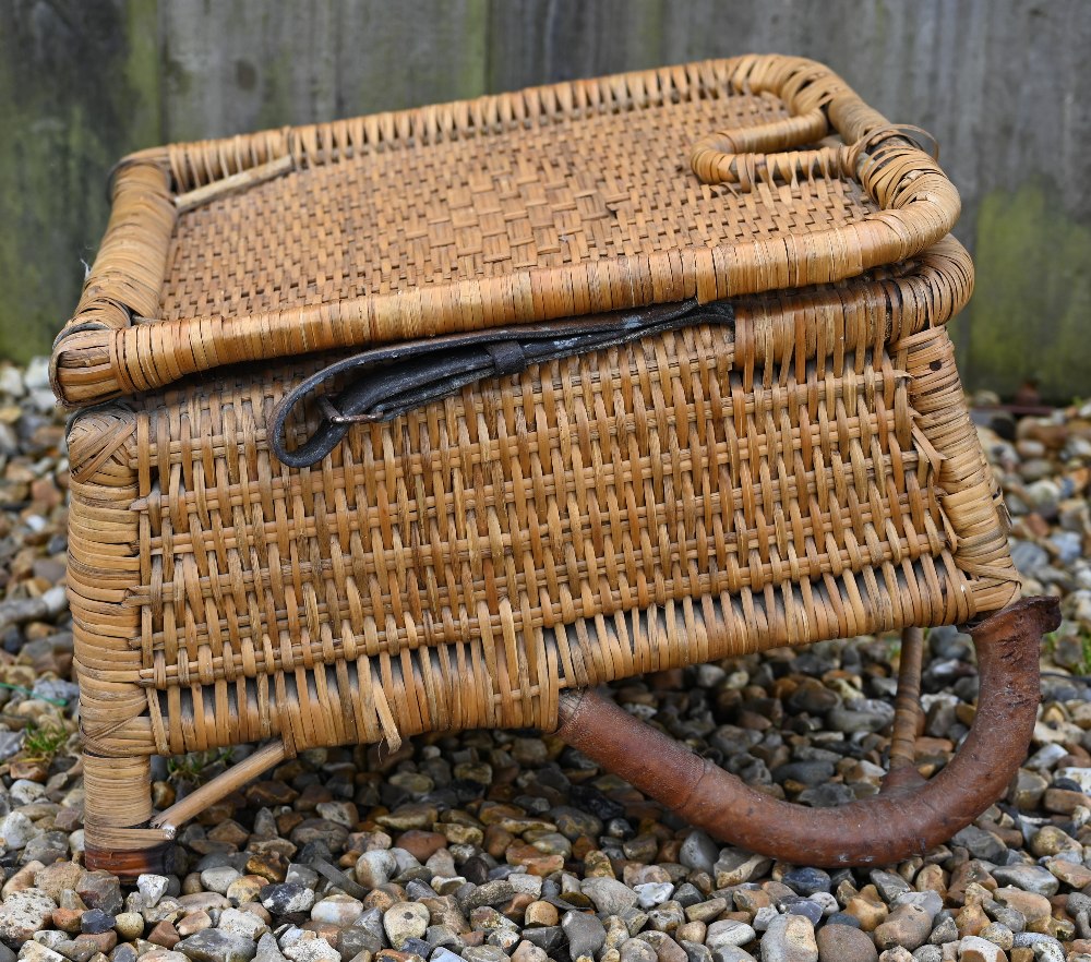 A vintage 1950s rattan wicker fishing chair with folding back supports by two leather straps - Image 4 of 4